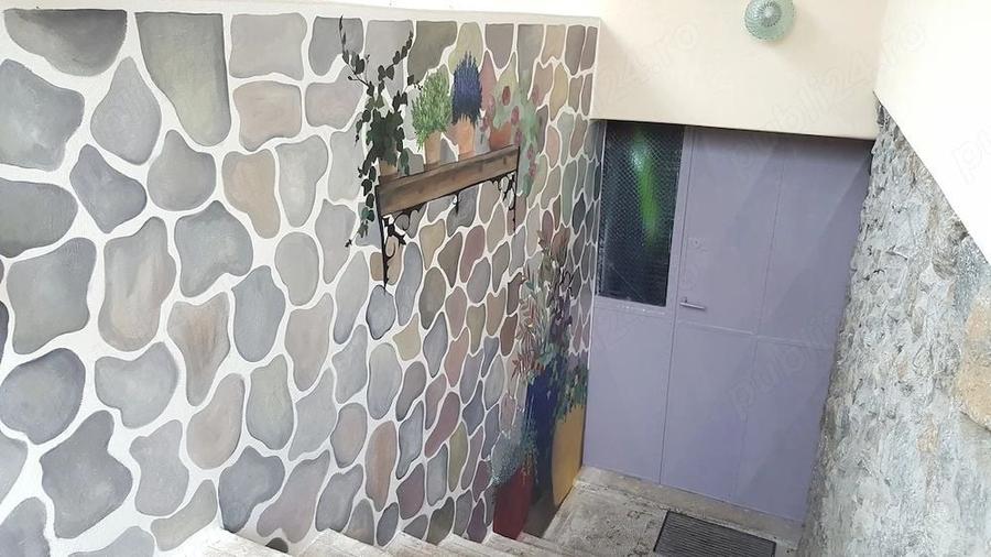 Casă individuală cu 6 camere cu Canalizare în Central
