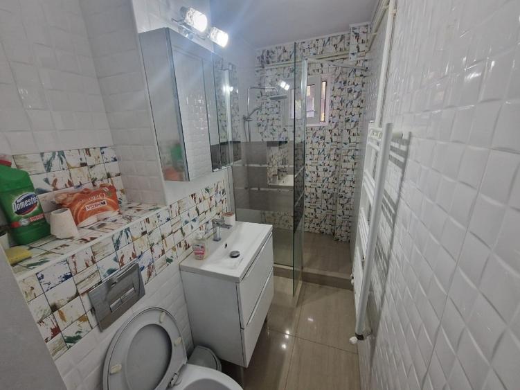 Apartament cu 3 camere semidecomandat în Tomis Nord