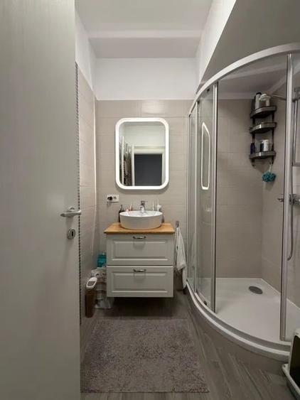 Apartament cu 3 camere decomandat în Drumul Taberei