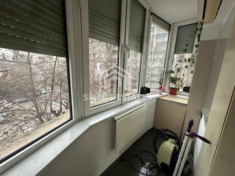 Apartament cu 3 camere semidecomandat, mobilat în Vitan