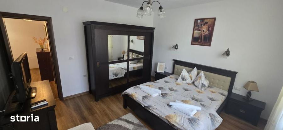 Casă cu 6 camere cu Teren 500 Mp în Malu Mare
