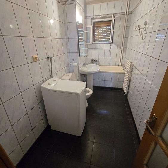 Apartament cu 3 camere decomandat, mobilat în Zimbru