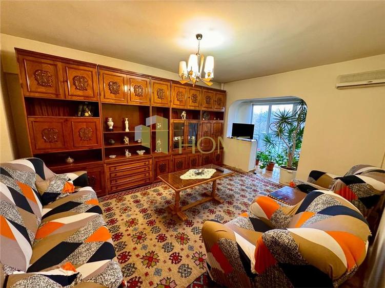 Apartament cu 3 camere decomandat, mobilat în Republicii