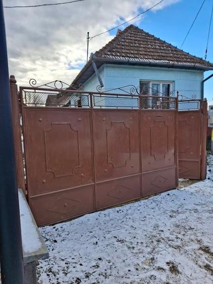 Casă individuală cu 4 camere cu Teren 360 Mp în Aita Medie
