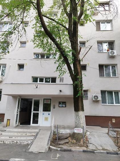 Apartament cu 3 camere semidecomandat în Drumul Taberei