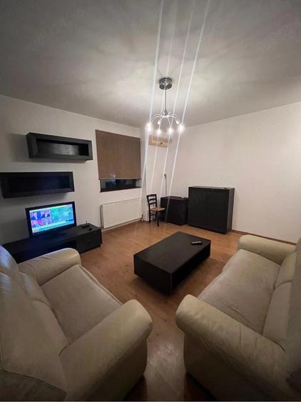 Apartament cu 3 camere decomandat în Exterior Vest