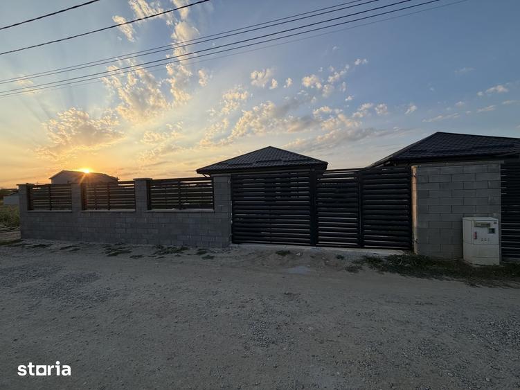 Casă cu 4 camere cu Teren 330 Mp în Crevedia