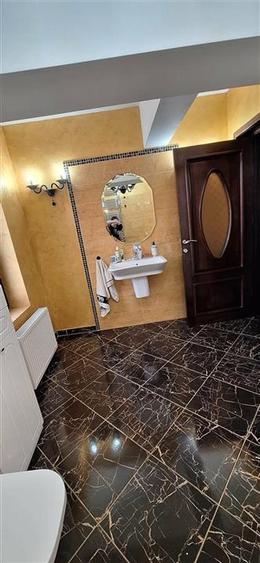 Casă individuală cu 4 camere cu Canalizare în Apollo