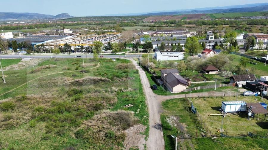 Teren agricol extravilan de 2700 mp, în 700
