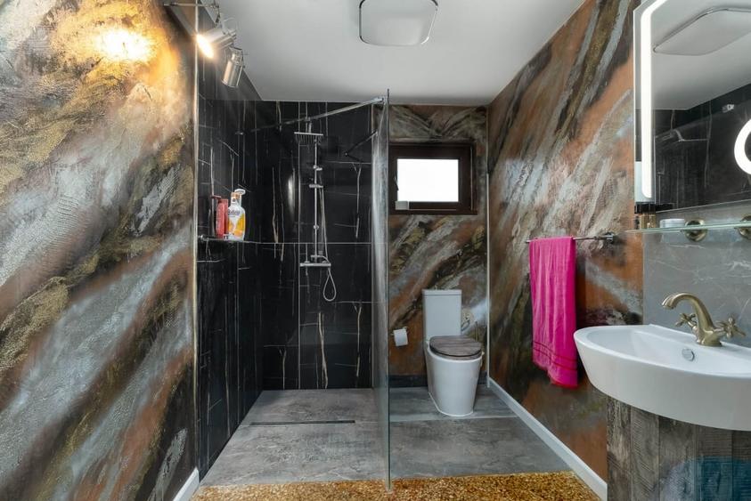 Casă individuală cu 6 camere cu Canalizare în Puchenii Mari