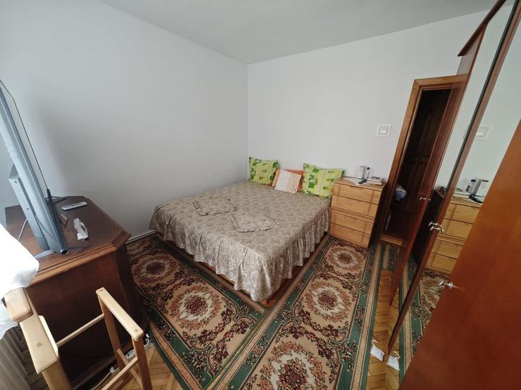 Apartament cu 4 camere decomandat în Central