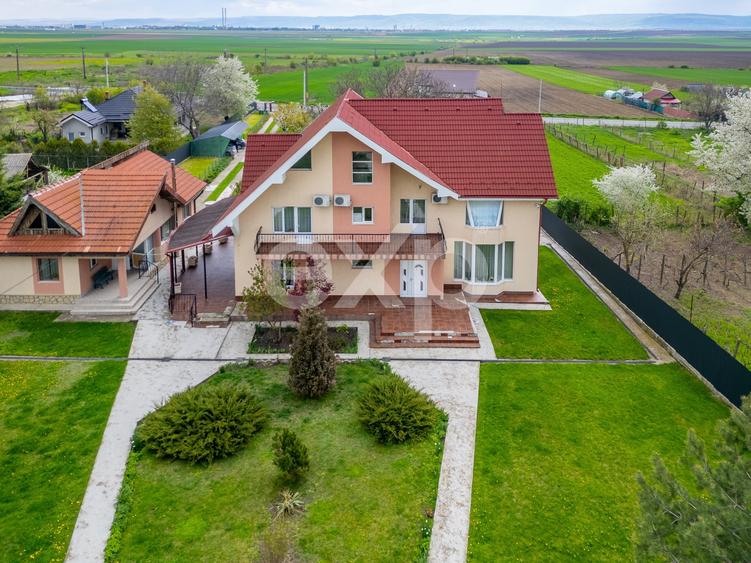 Casă individuală cu 5 camere cu Teren 3659 Mp în Sărata (Sărata)