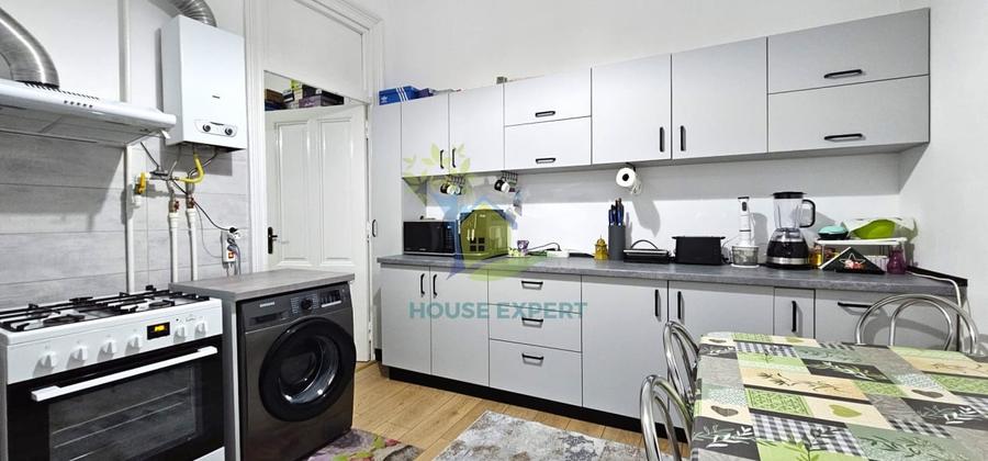 Apartament cu 3 camere semidecomandat, mobilat în Centrul Istoric