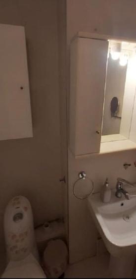 Inchiriez apartament 3 camere, 2 bai ,zona BisericabS.A.Andrei - 10