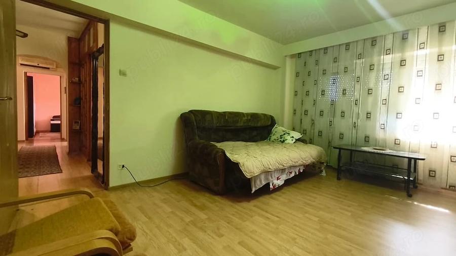 Apartament cu 3 camere decomandat în Central