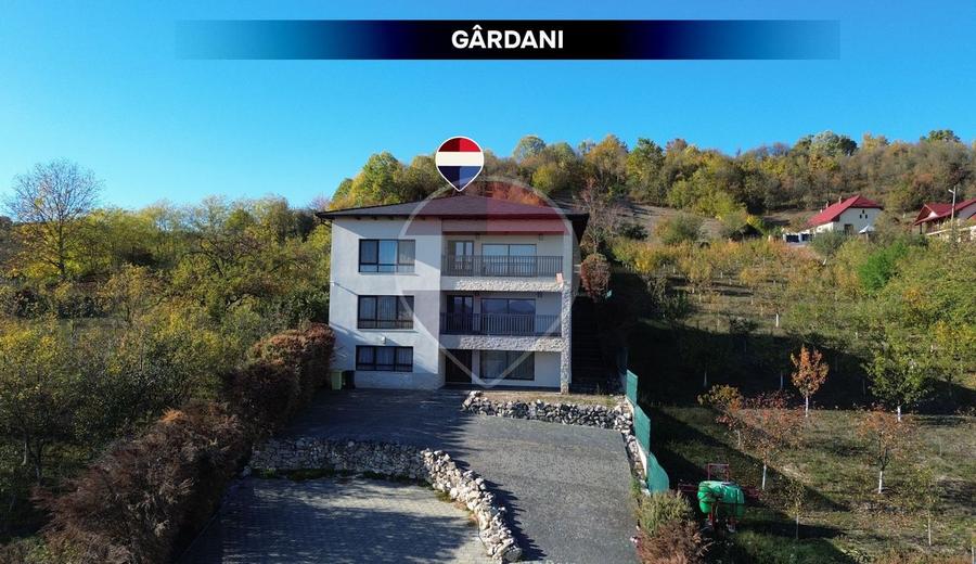 Casă individuală cu 9 camere cu Piscina în Gârdani