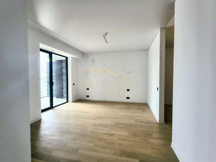 Apartament cu 4 camere semidecomandat în Floreasca