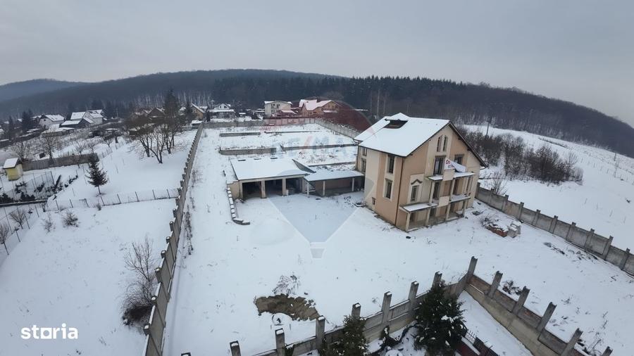 Casă cu 4 camere cu Teren 3700 Mp în Ivănești