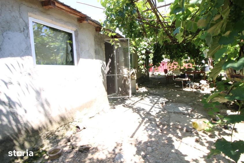 Casă cu 3 camere cu Teren 999 Mp în Siret