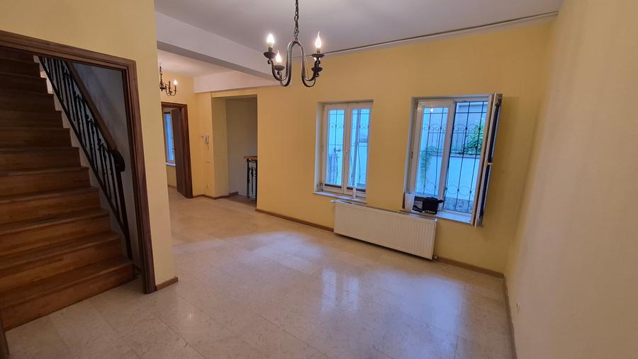 Casă cu 6 camere cu Canalizare în Cișmigiu