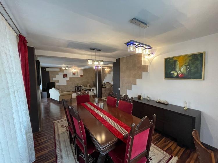 Casă individuală cu 5 camere cu Canalizare în Dobroești