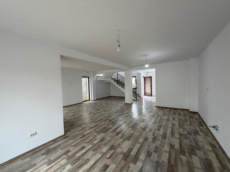 Casă cu 4 camere cu Teren 253 Mp în Central