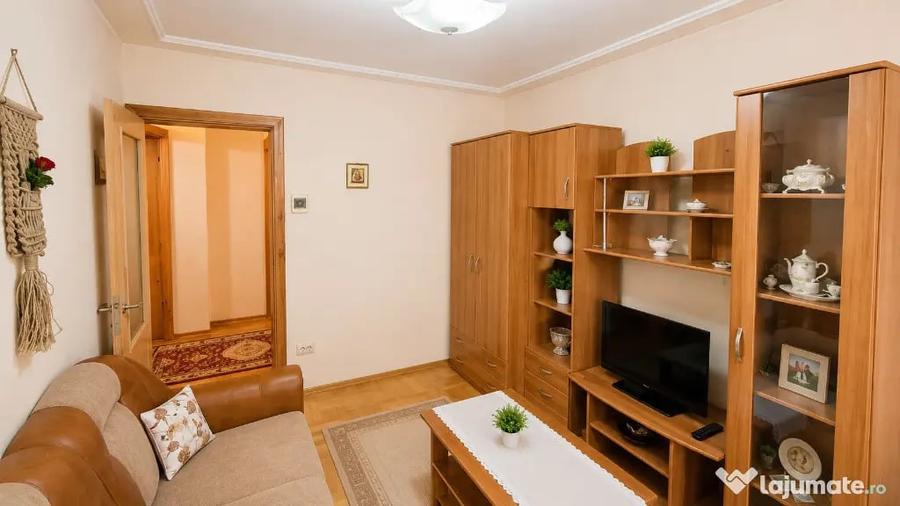 Apartament cu 3 camere decomandat în Central