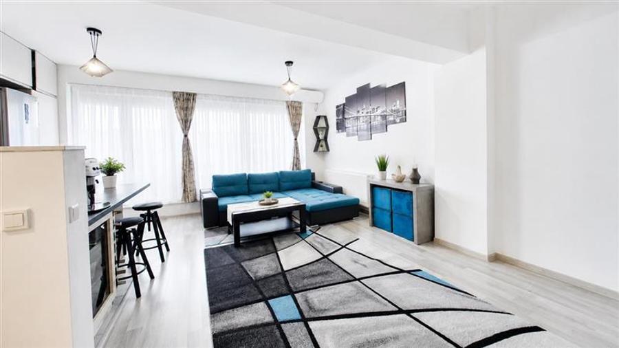 Apartament cu 3 camere decomandat, mobilat în Tractorul