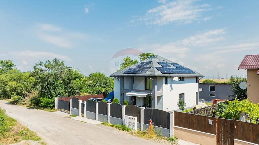 Casă cu 5 camere cu Teren 605 Mp în Electroprecizia