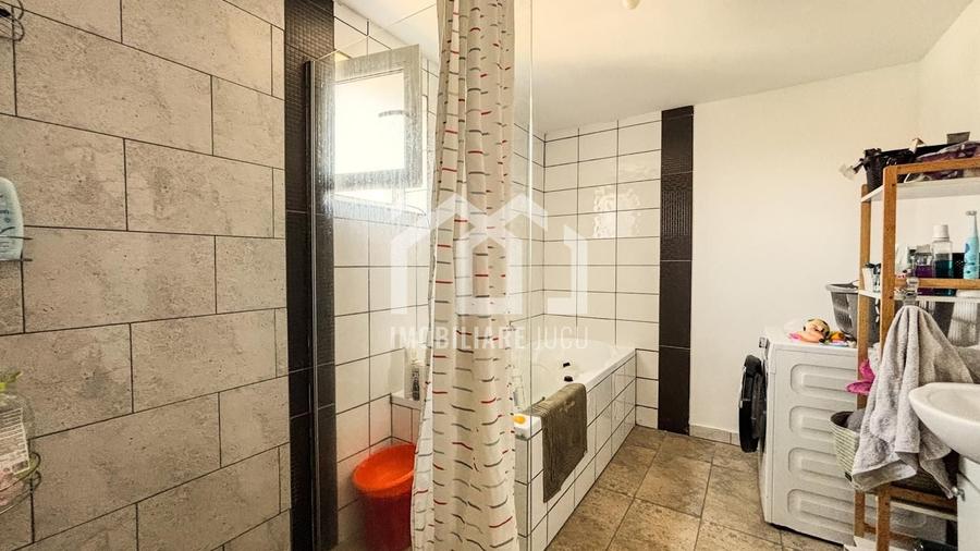 Casă individuală cu 3 camere cu Canalizare în Jucu de Mijloc
