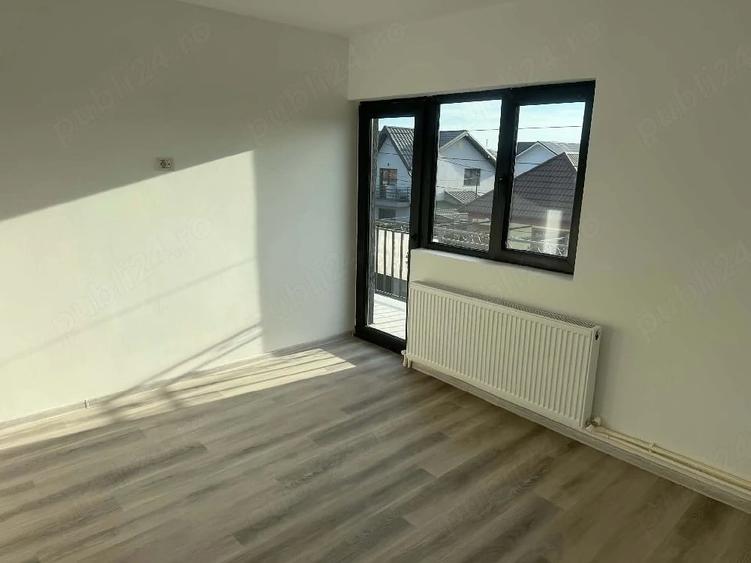 Casă cu 6 camere cu Teren 180 Mp în Lumina