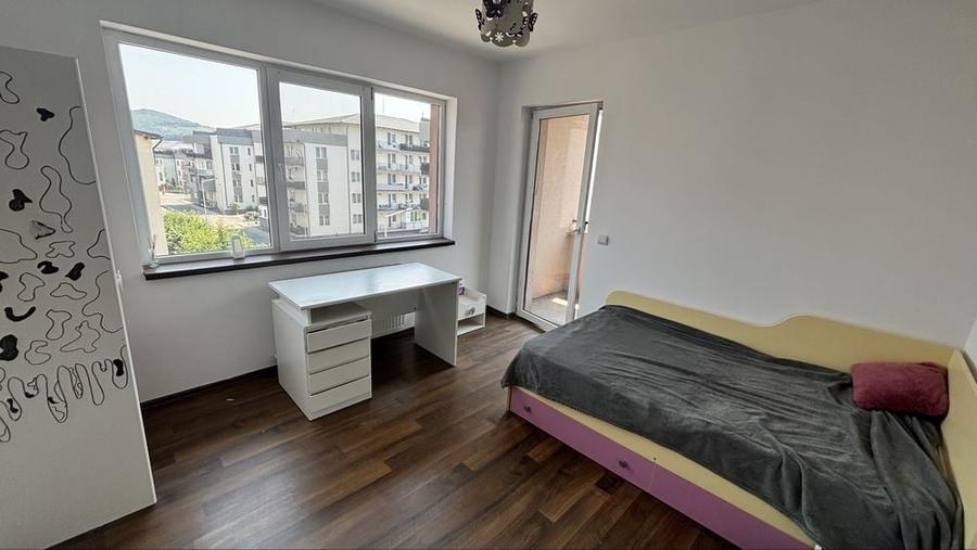 Apartament cu 3 camere decomandat în Florești