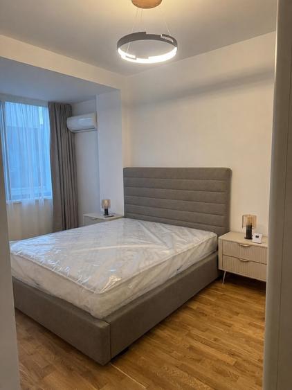 Casă cu 5 camere cu Teren 75 Mp în Iancu Nicolae