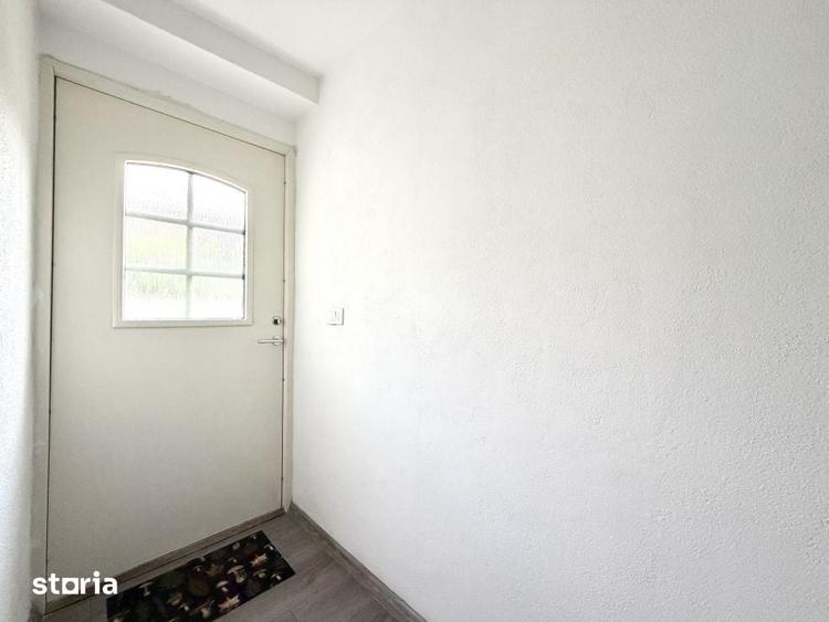 Casă cu 5 camere cu Teren 735 Mp în Sânmihaiu Român