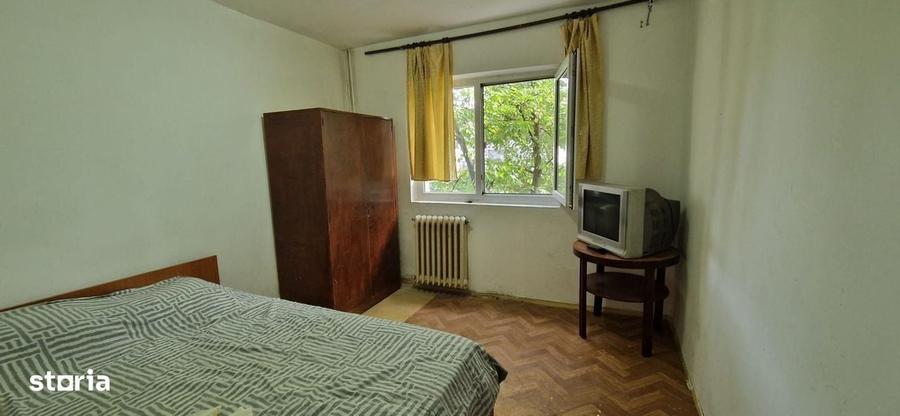 Apartament cu 2 camere decomandat în Podul de Fier