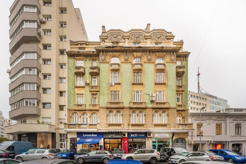 Apartament cu 5 camere decomandat în Calea Victoriei
