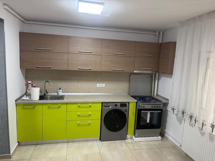 Apartament cu 3 camere decomandat, mobilat în Panduri
