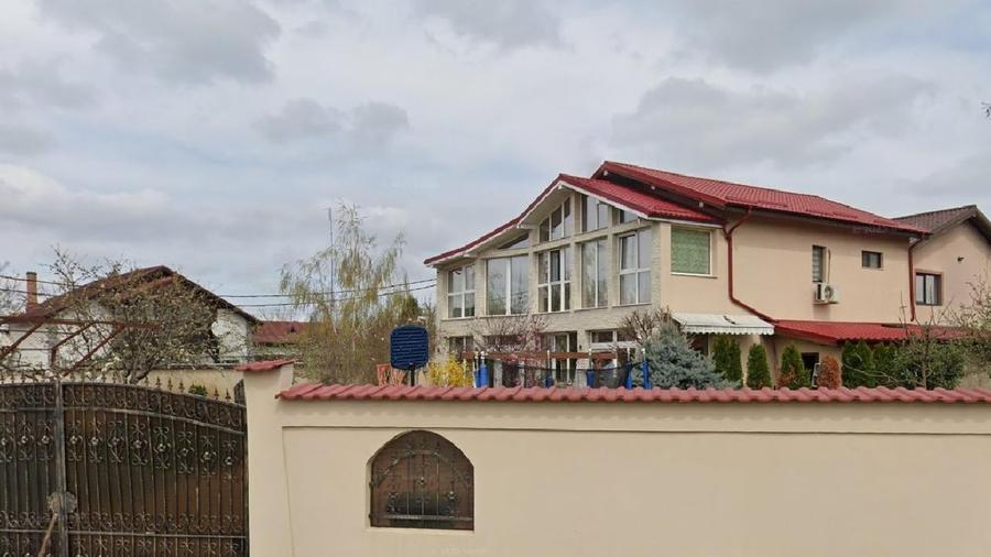 Casă individuală cu 7 camere cu Teren 272 Mp în Pasărea