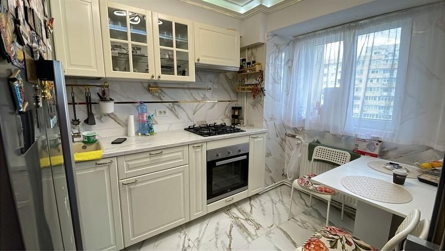 Apartament cu 3 camere decomandat în Doamna Ghica