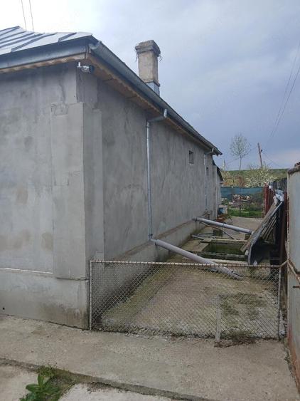 Casă cu 3 camere cu Teren 1000 Mp în Hârsești
