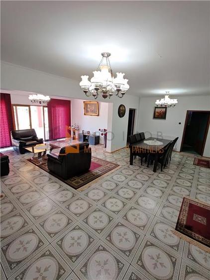 Casă individuală cu 5 camere cu Garaj în Pântecani
