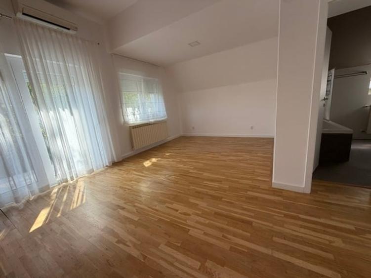 Casă individuală cu 7 camere cu Piscina în Iancu Nicolae