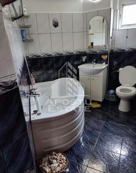 Apartament cu 3 camere decomandat, mobilat în Girocului