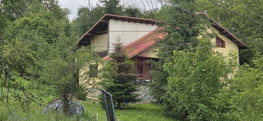 Casă cu 5 camere în Central