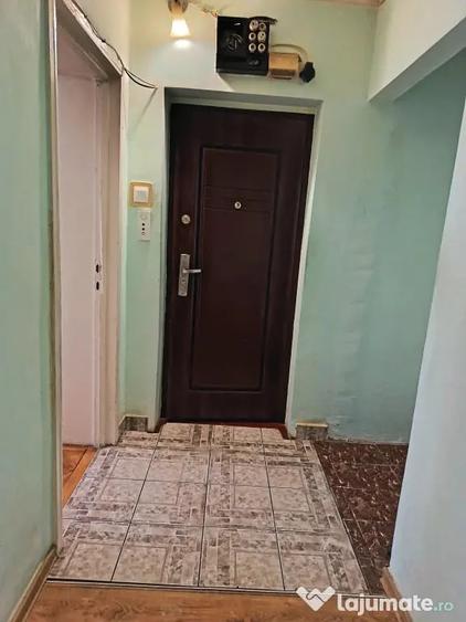 Apartament cu 3 camere decomandat în Mitocași