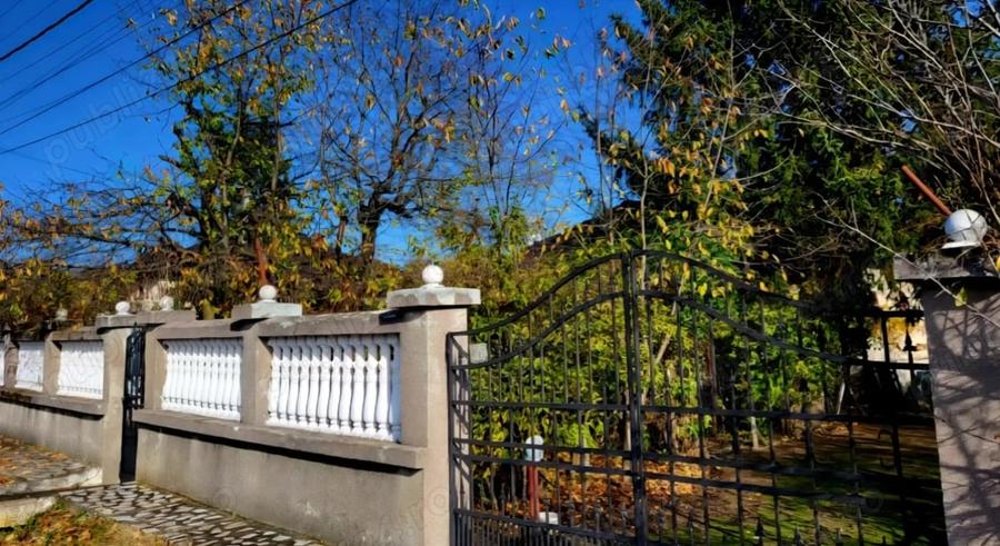 Casă cu 5 camere în Văleni