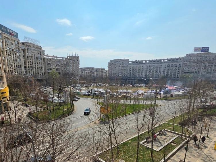 Garsonieră decomandată, mobilată în Decebal