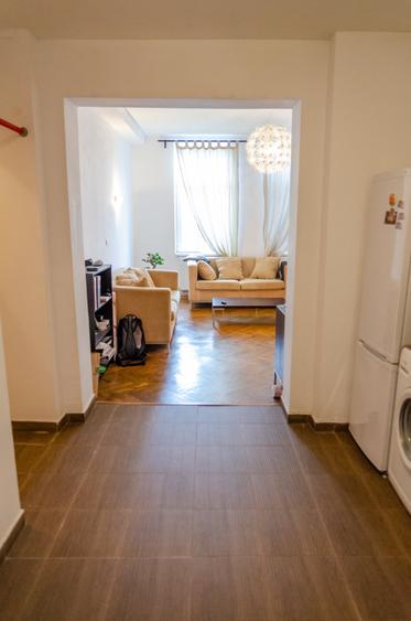 Apartament cu 10 camere semidecomandat în Calea Victoriei