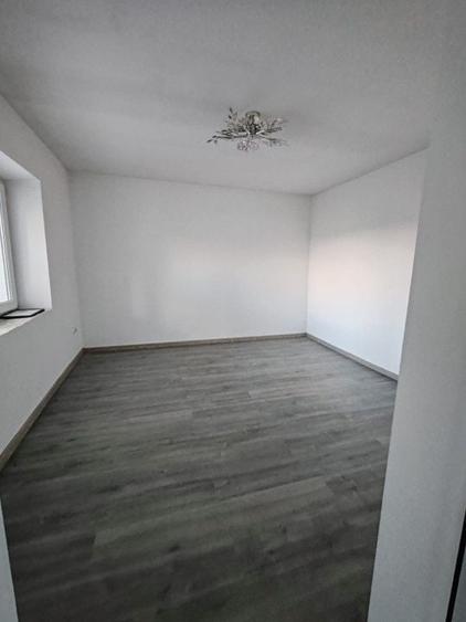Casă individuală cu 3 camere cu Canalizare în Brodoc