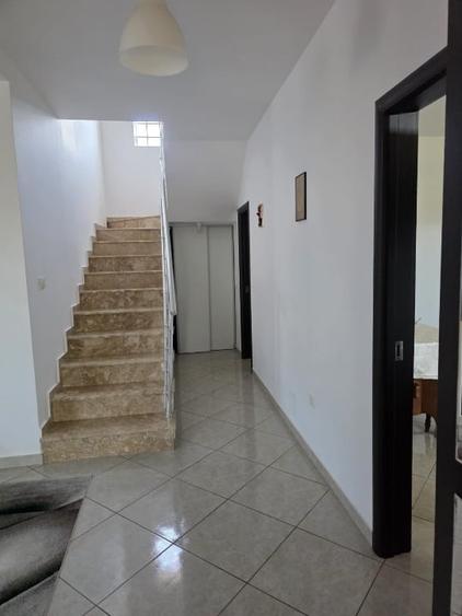 Casă individuală cu 4 camere cu Canalizare în Dârvari